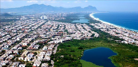 Vista aérea das lagoas, da cidade e do litoral do Rio de Janeiro
